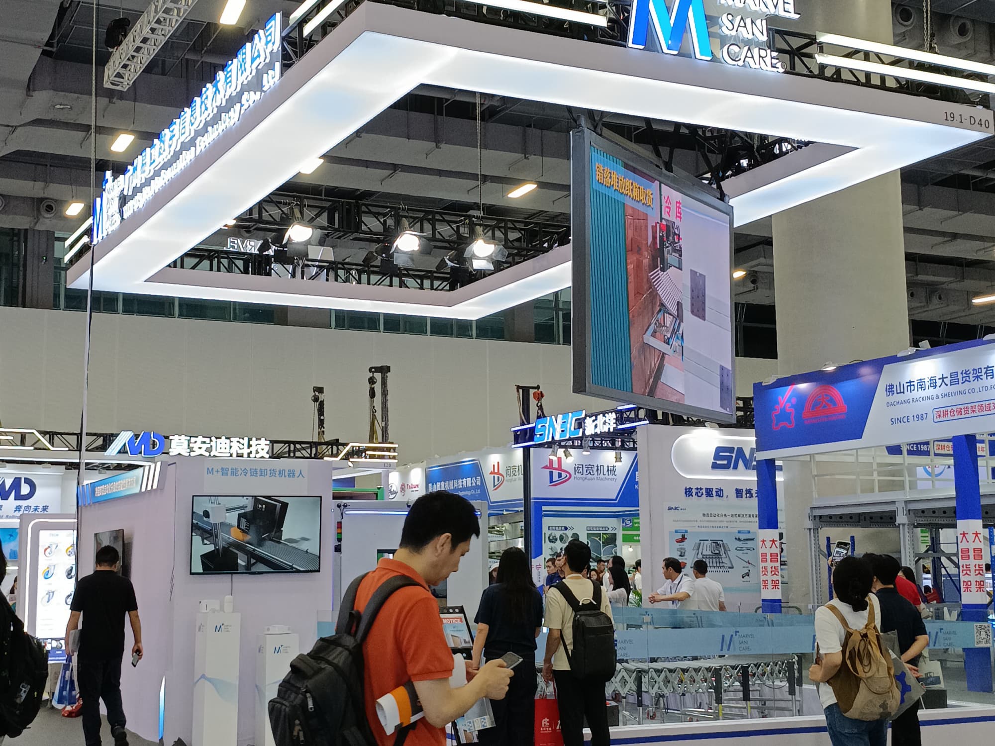 別讓普通展臺拖后腿！廣州機器人展科技感設計攻略