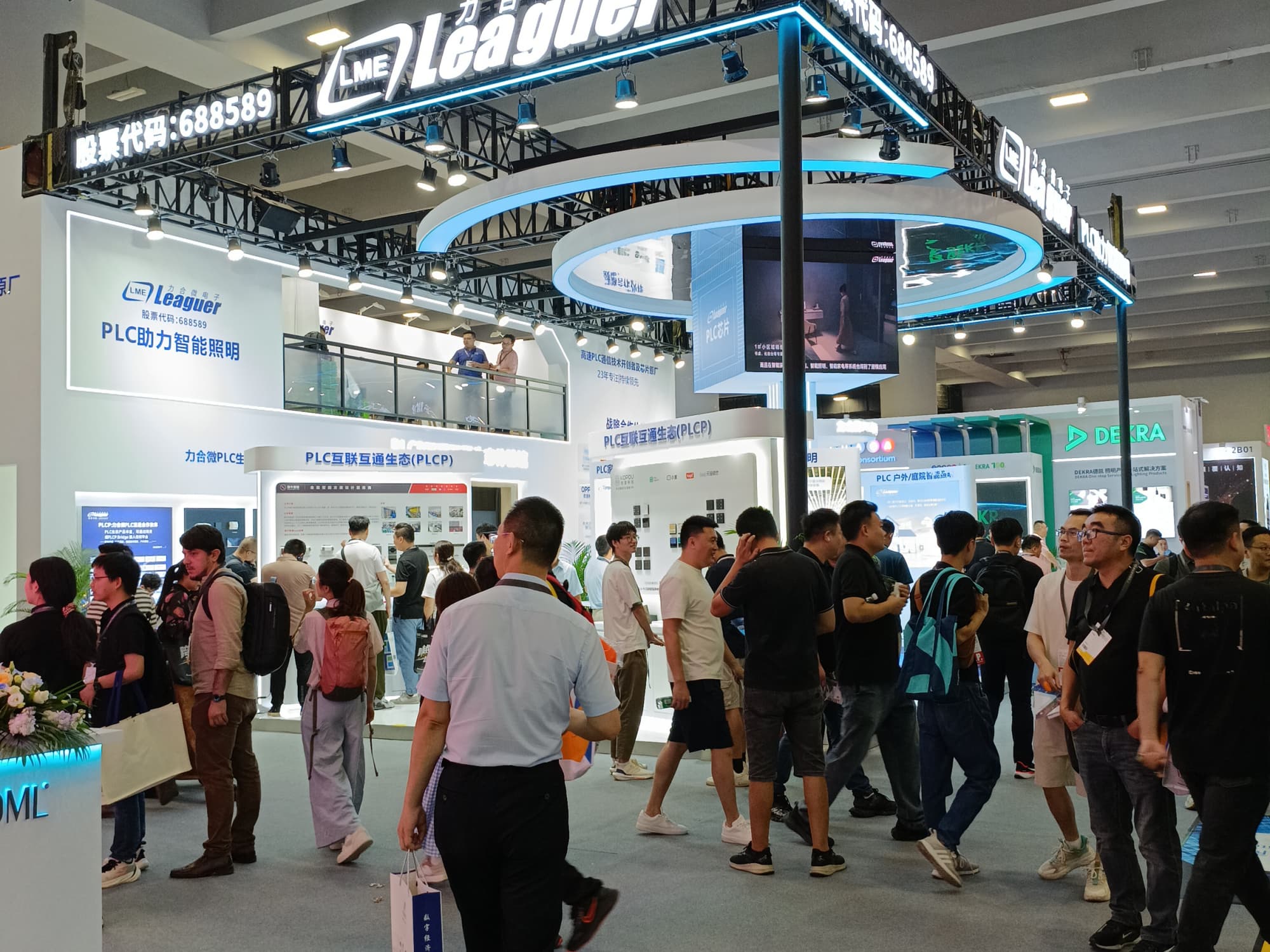 一站式展臺(tái)服務(wù)：從設(shè)計(jì)到撤展，解決聲光展全流程后顧之憂