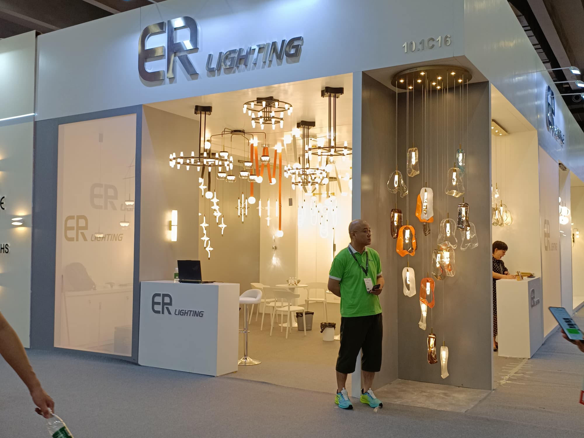 照明展功能型展臺(tái)：清晰分區(qū)，讓每寸空間都服務(wù)于獲客